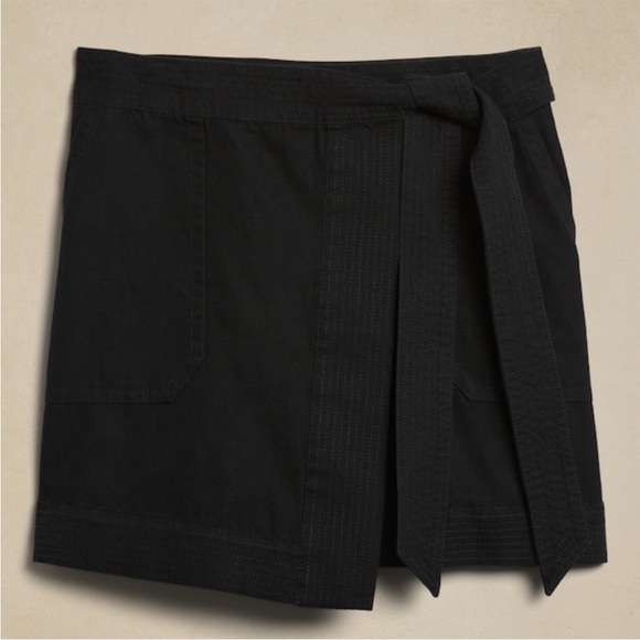 Banana Republic black wrap skirt - Picture 2 of 4